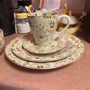 Pier1 dinnerware barely used. Great condition no chips!!